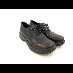 Dromedaris shoes makers of dansko soles